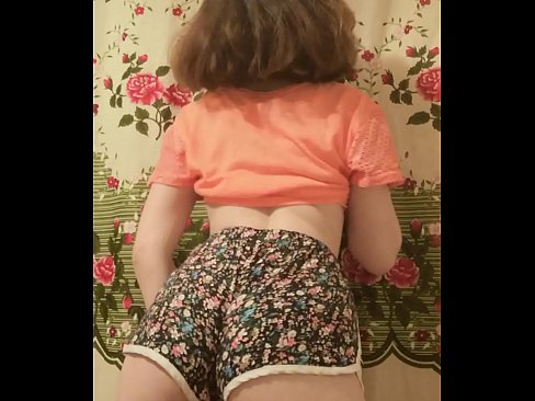 ❤️ Sexy matashin jariri yana cire guntun wando a kyamara ️❌ Batsa