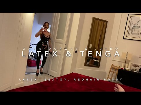 ❤️ Jaruma mai jajayen kaya sanye da rigar latex mai cin duri ️❌ Batsa