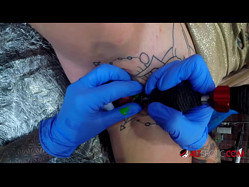 ❤️ Sully Savage mai tsananin jarfa ta yi tattoo a kan kwarin ta ️❌ Batsa